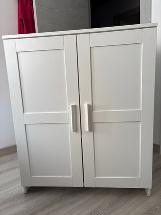 Armario blanco de madera