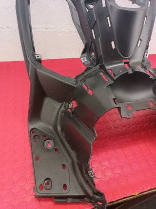 Xmax 400 300 125 Yamaha 17-22 panel contraescudo