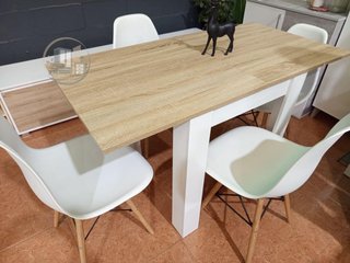 Mesa Auxiliar Extensible con 4 sillas