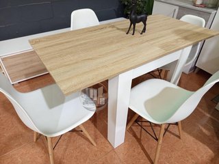 Mesa Auxiliar Extensible con 4 sillas