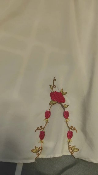 Camisón blanco con bordado floral