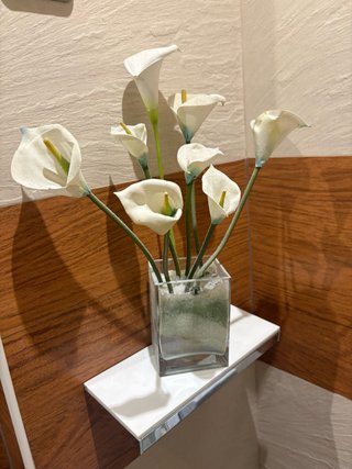 Jarrón de cristal con flores