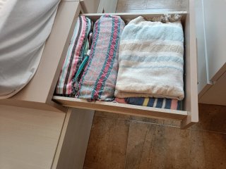 Cama nido con almacenaje y estantería