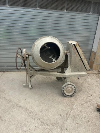 Hormigonera con motor