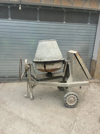 Hormigonera con motor