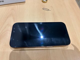 iPhone 16 Pro Titanio Desierto