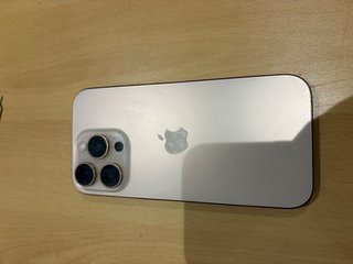 iPhone 16 Pro Titanio Desierto