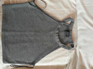 Camiseta corta Zara blanca  y otra gris. Talla S.