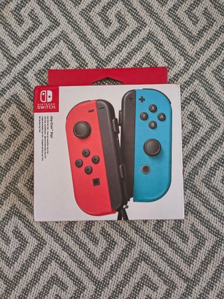 Coppia di controller Joy-Con per Nintendo Switch (Rosso e Blu)