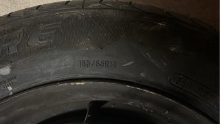 Rueda de repuesto y neumático nuevo