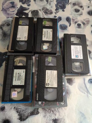 Collezione VHS della saga Nightmare on Elm Street LEGGI