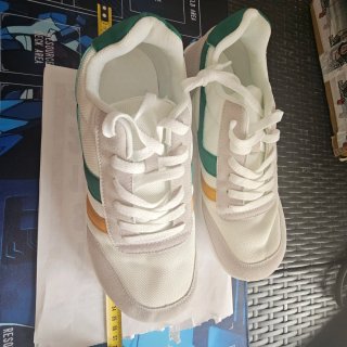 Zapatillas deportivas casuales blancas y verdes