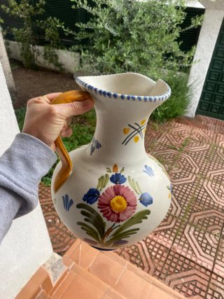 Jarrón de cerámica pintado a mano