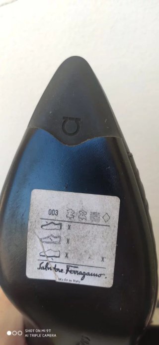 Scarpe décolleté Ferragamo nere pari al nuovo