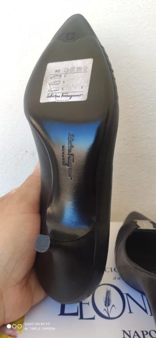 Scarpe décolleté Ferragamo nere pari al nuovo