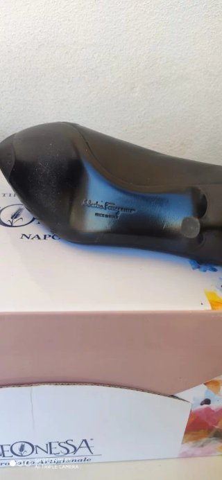Scarpe décolleté Ferragamo nere pari al nuovo