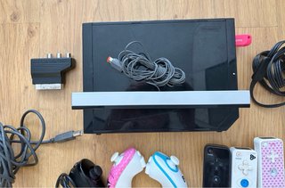 Mega Pack Nintendo Wii Negra + 3 Mandos + Nunchuks