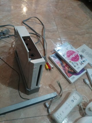 Nintendo Wii + 3 juegos + accesorios