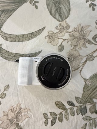 Cámara Sony Alpha Blanca Viene con caja + cargador
