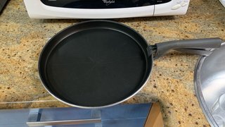 Microondas Whirlpool con grill y función crisp.