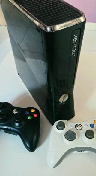 Consola Xbox 360 con 2 mandos