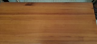 Escritorio de madera con cajones