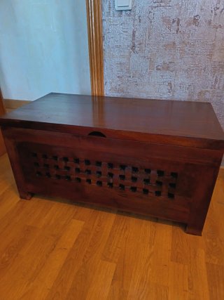 Conjunto de madera maciza de teca.