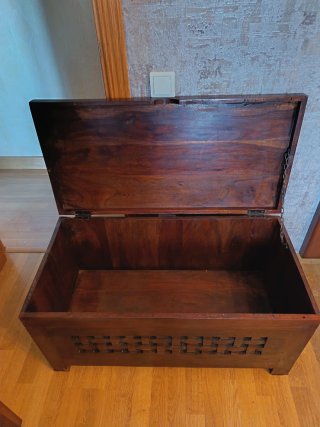 Conjunto de madera maciza de teca.