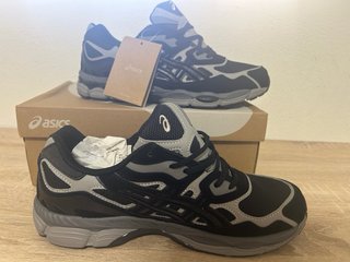 Zapatillas Asics Negras y Grises Nuevas