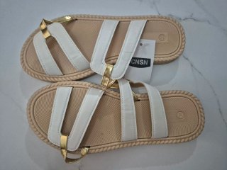 Sandalias CNSN Blancas y Doradas Talla 38