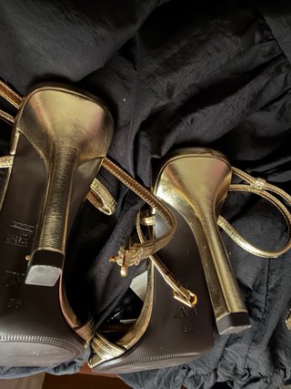 Sandalias doradas tacón fino
