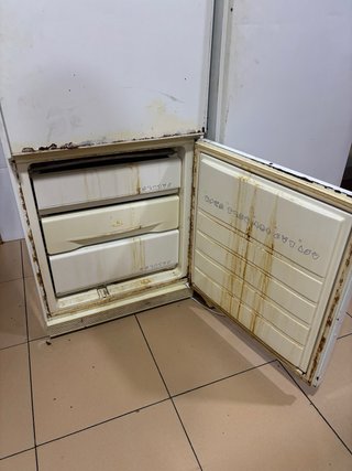 Nevera grande blanca