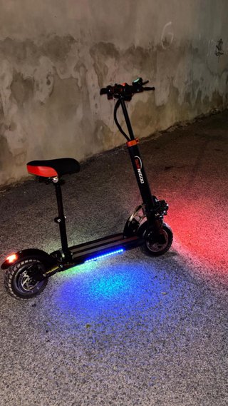Patinete eléctrico con asiento