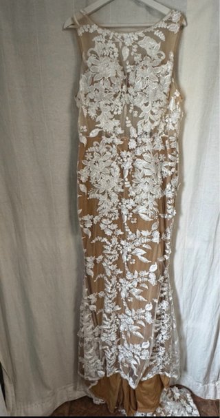 Vestido de fiesta encaje beige y blanco