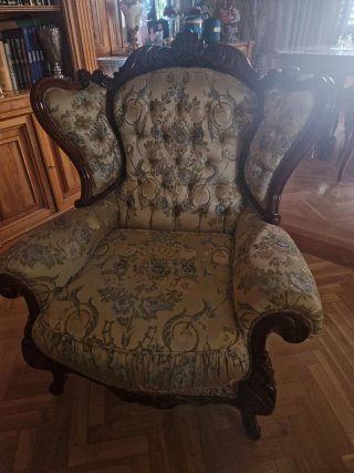Sofá de madera elegante estilo retro