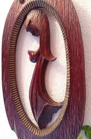 Cuadro relieve madera Virgen María. Medidas: 48×24
