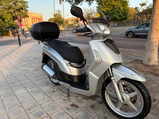 Moto Scooter Plata con Baúl