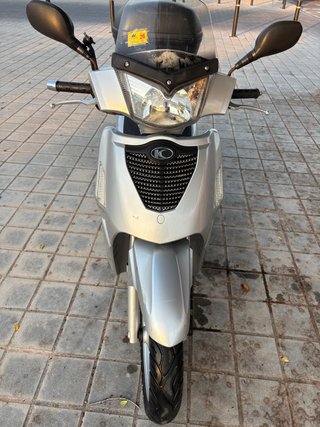 Moto Scooter Plata con Baúl