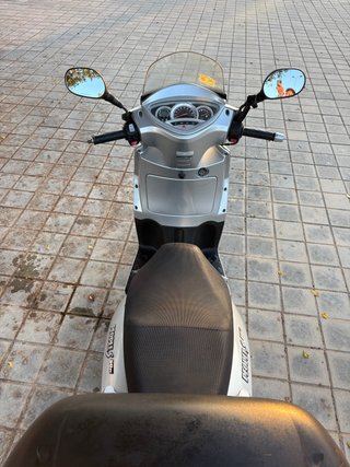 Moto Scooter Plata con Baúl