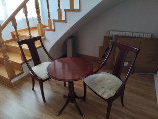Conjunto mesa redonda y 2 sillas