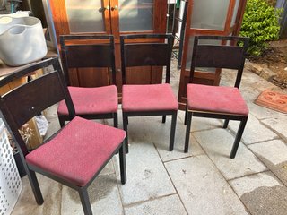 TODO 40 € Mueble de madera con vitrina y sillas