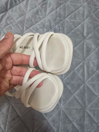 Sandalias niña verano beige