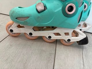 Pattini per bambini con casco e protezioni