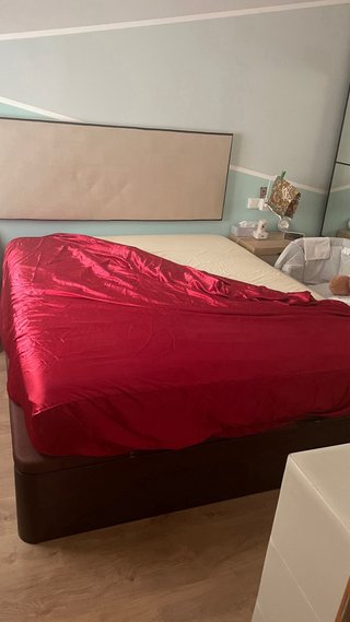 Sábana bajera satén efecto seda roja brillante
