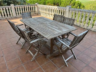 Mesa y 6 Sillas de madera para exterior