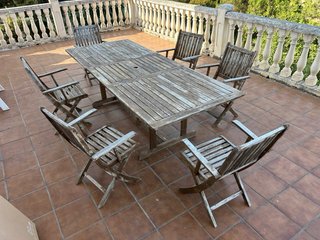 Mesa y 6 Sillas de madera para exterior