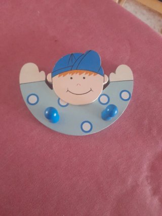 Appendiabiti per bambini con viso sorridente