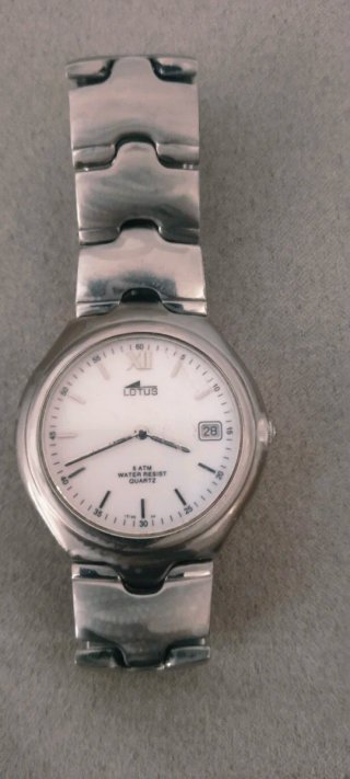 Reloj Lotus Plata y Blanco