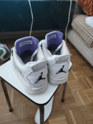 Jordan 4 Morado Blanco