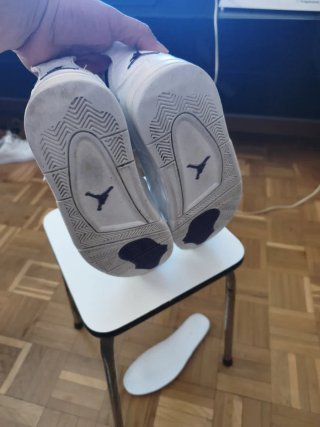 Jordan 4 Morado Blanco